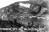 Juillet 1902: Dawson City, Yukon. / Photo: G.G. Murdock, Bibliothèque et Archives Canada PA-022503.