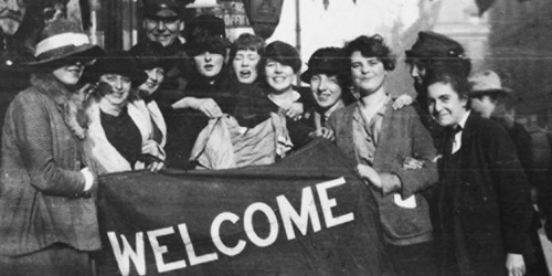 La fin de la guerre annonce d’heureuses réunions pour les Canadiens. Mais après l’Armistice, les femmes, les membres des minorités et les ouvriers exigent une plus grande justice sociale.