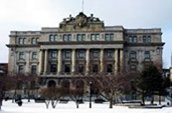 École des Hautes études commerciales (Bibliothèque et Archives nationales du Québec) – 535, avenue Viger Est

Construit en 1908, cet édifice représente un des plus beaux exemples d’architecture Beaux-Arts à Montréal.