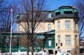 Maison Laurier par Jeanne Vaillancourt. Maison de deux premiers ministres du Canada, Sir Laurier et W.L.M. King, style Second Empire, 1878 en Ottawa, Ontario.