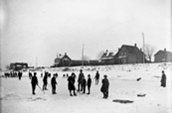 Noël 1901: Hockey sur le canal Rideau. / Photo: attribuée à James Ballantyne, Bibliothèque et Archives Canada.