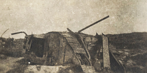 Le bataillon franco-canadien « Van Doos » et les Nova Scotia Rifles capturent le hameau de Courcelette et résistent à dix-sept contre-attaques allemandes.