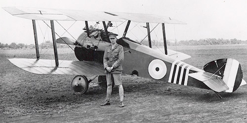 William « Billy » Barker : Billy Barker, du Manitoba, était un as de l’aviation et le militaire le plus décoré de l’empire Britannique. Il a reçu de nombreuses médailles, dont la fameuse Croix de la Victoria.