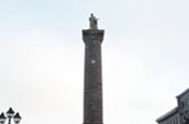 Colonne Nelson – Place Jacques Cartier

Le monument fut érigé en 1809 afin de commémorer la victoire d’Horatio Nelson sur la flotte napoléonienne. La Colonne Nelson fut le premier monument commémoratif érigé au Canada.