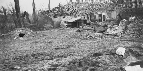 Le quartier général de la 2e brigade d’infanterie canadienne, rue de l’Épinette. Avril et mai 1919. Mention : Ministère de la Défense nationale / BAC, MIKAN no. 3404055.